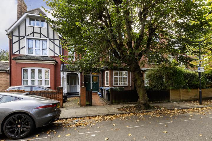 			1 Bedroom, 1 bath, 1 reception Flat			 Stanley Gardens, Willesden Green